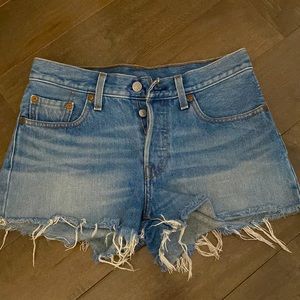 Levi denim shorts LIKE NEW. size 24